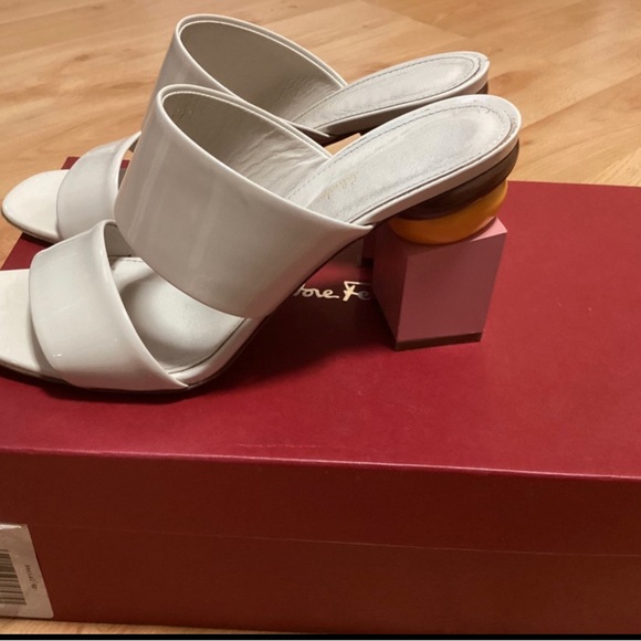 Salvatore Ferragamo pink and beige sandals. - Picture 4 of 11